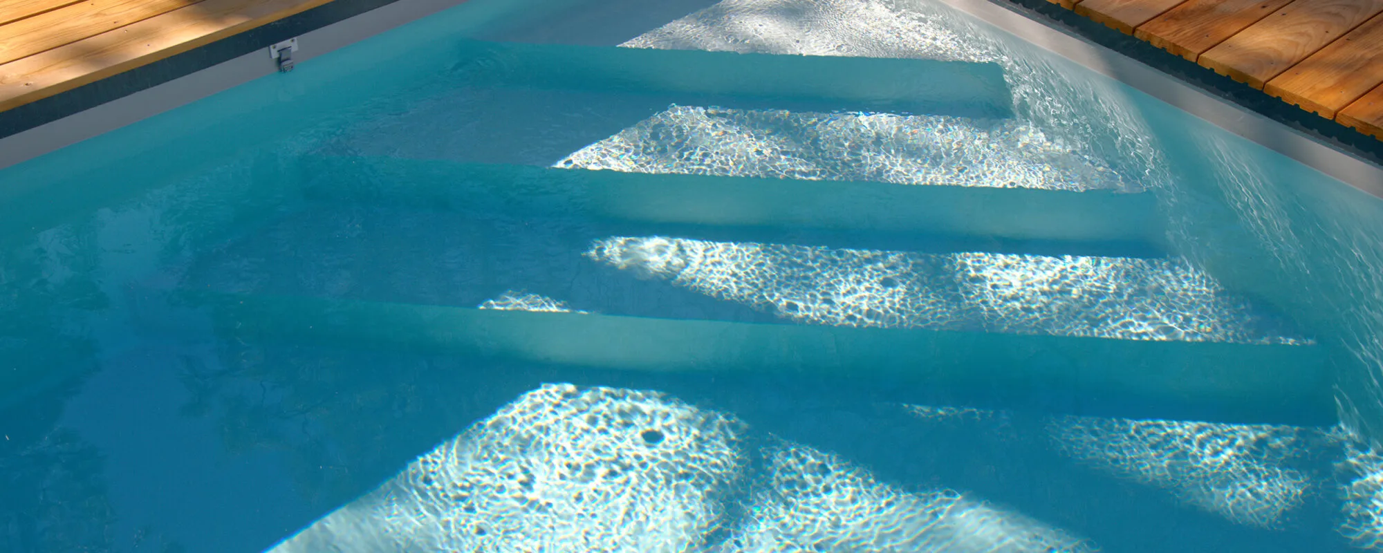 Escalier de piscine : un pas vers une expérience incomparable