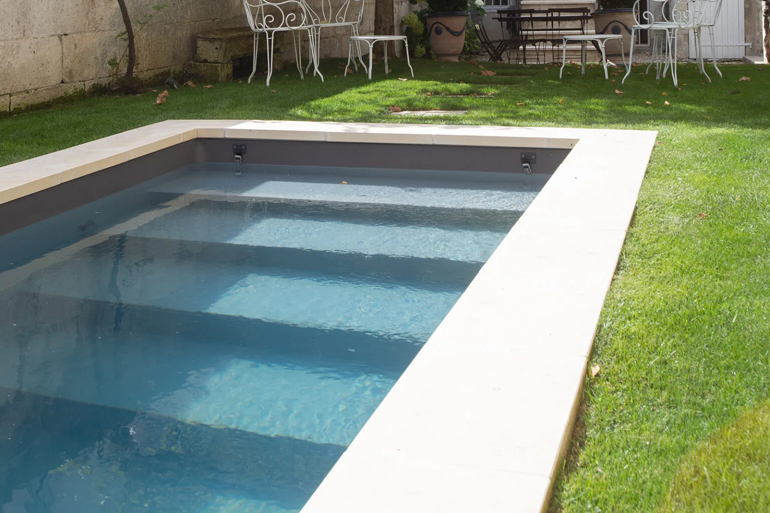 Couloir de nage avec escalier