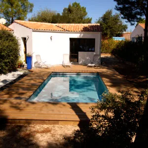 Piscine 6x3 m avec escalier d'angle et liner gris clair