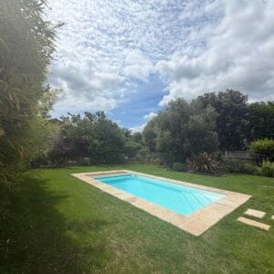 Piscine 3,60 x 7,00 m avec escalier d'angle + banquette et volet immergé