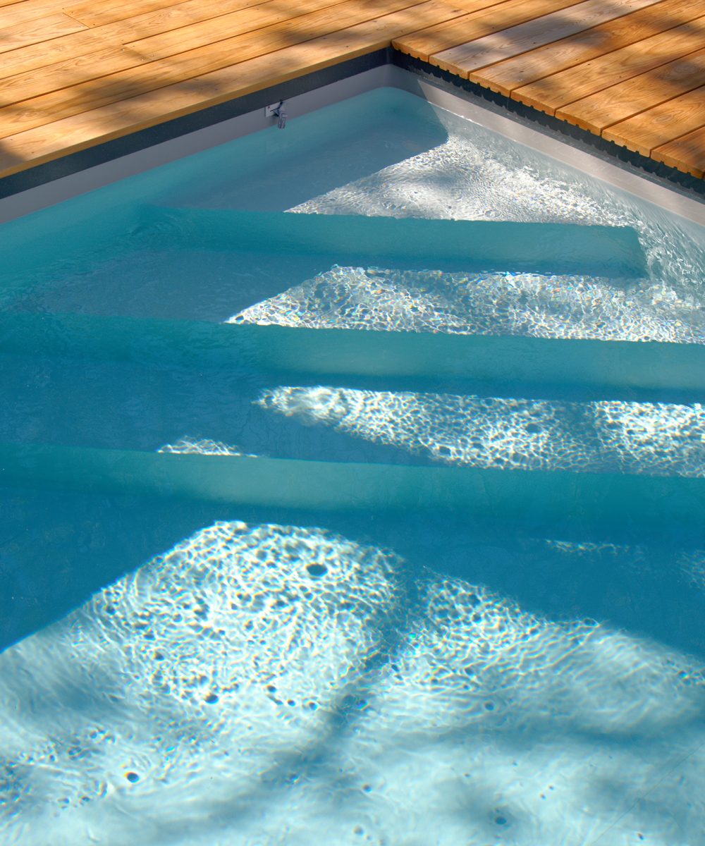 Piscine 6x3 m avec escalier d'angle et liner gris clair