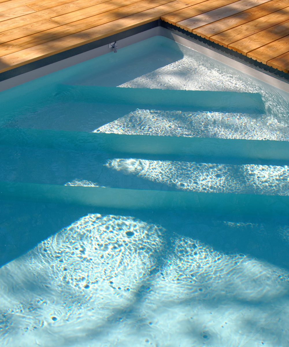 Piscine 6x3 m avec escalier d'angle et liner gris clair