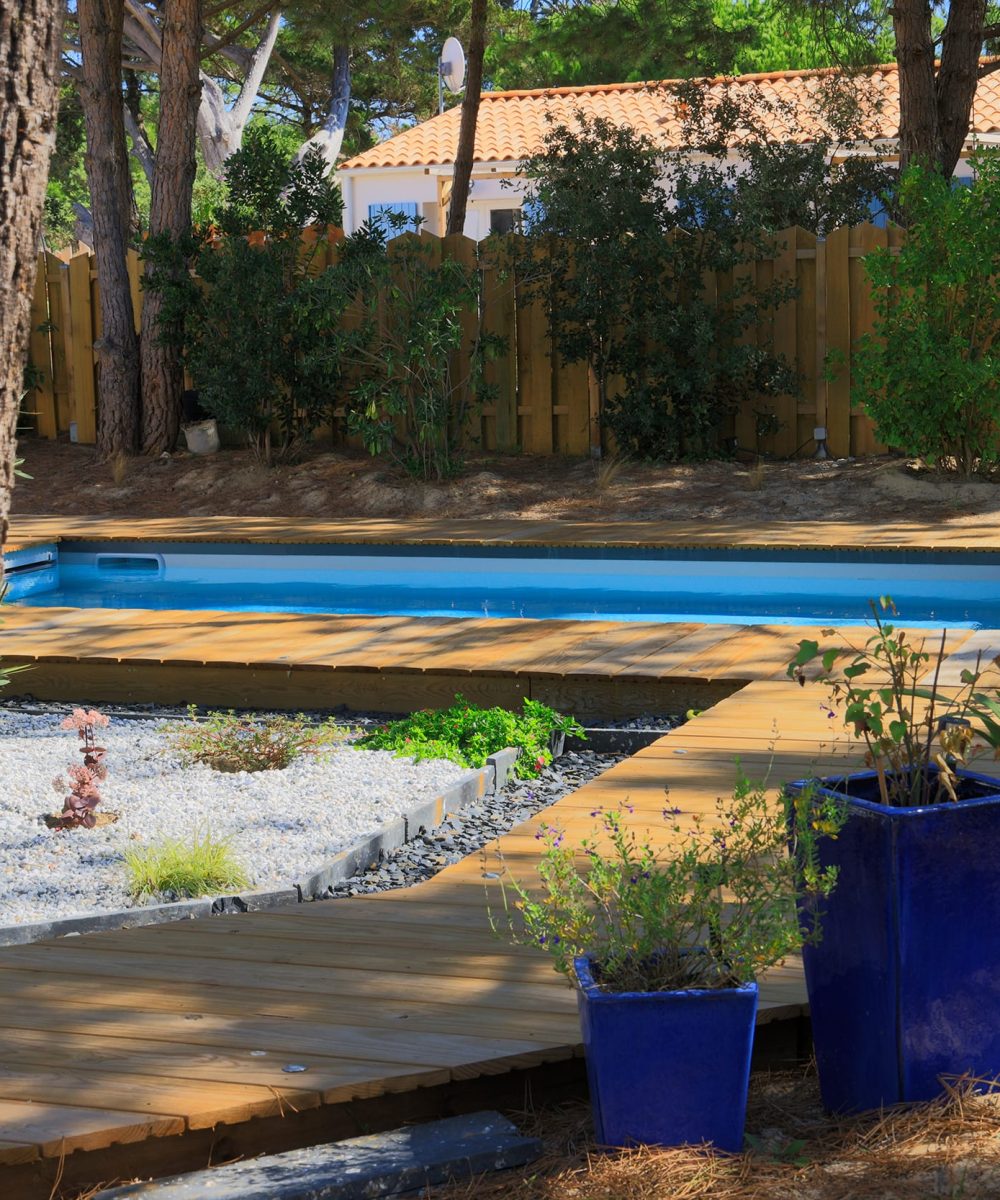 Piscine 6x3 m avec escalier d'angle et liner gris clair
