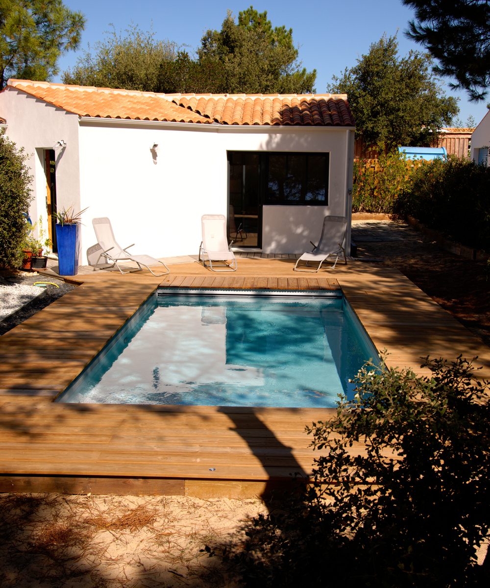 Piscine 6x3 m avec escalier d'angle et liner gris clair