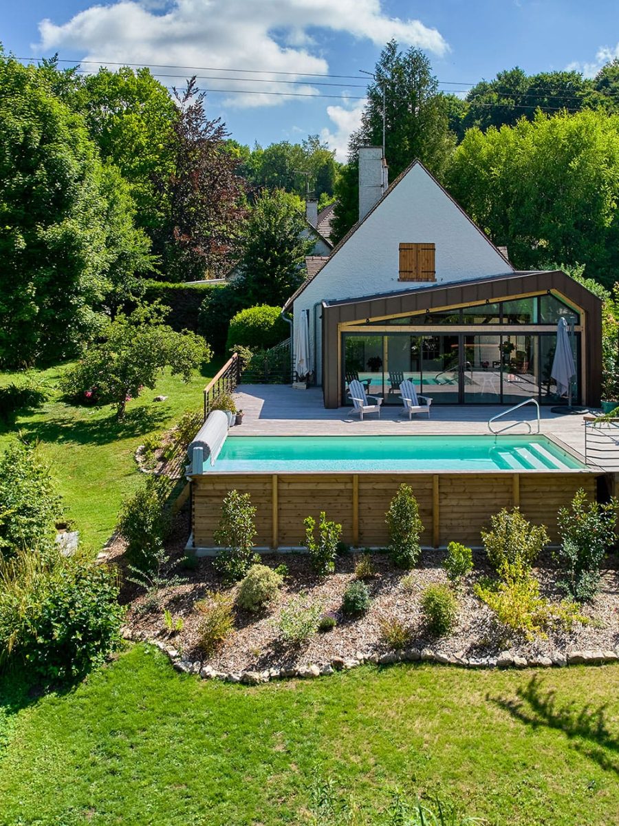 Piscine en bois de 3.90 x 8.20 m suspendue dans le vide - © Fabrice FERRER
